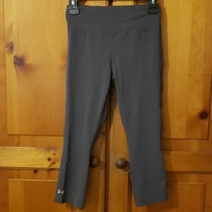 Like new! Under armour workout leggings.